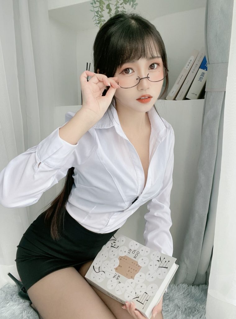 图片[1]-不呆猫 NO.064 黑丝包臀OL [24P5V-908MB]-蜜桃啵啵